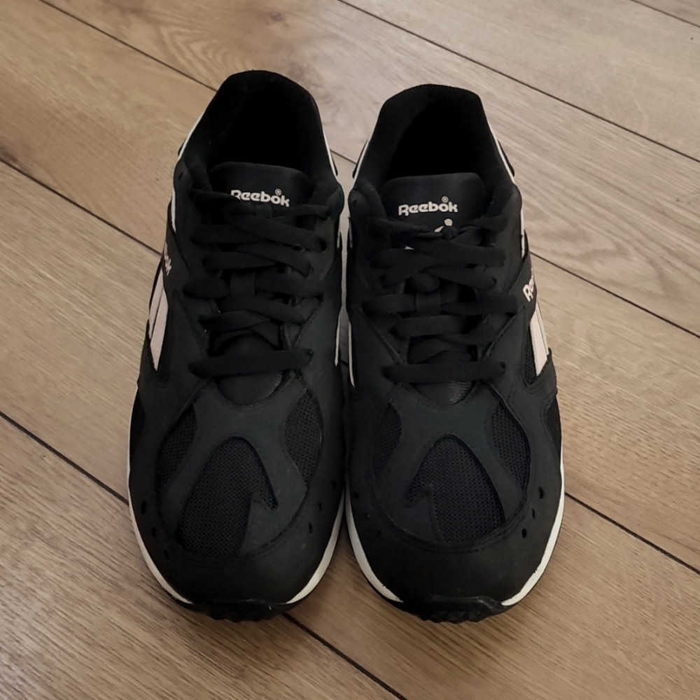 Womens / Ladies Reebok Tennis Shoes Sz. 8.5